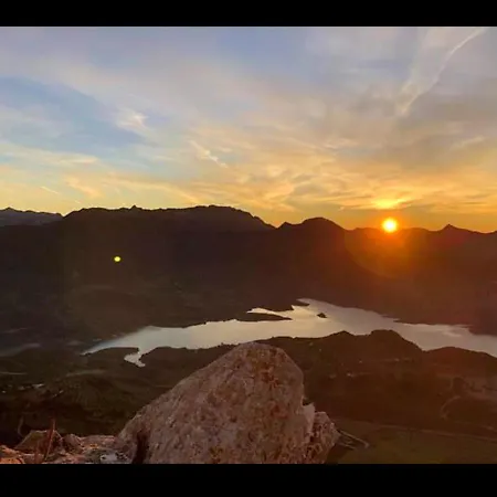 Welcoming With And Mountain View -